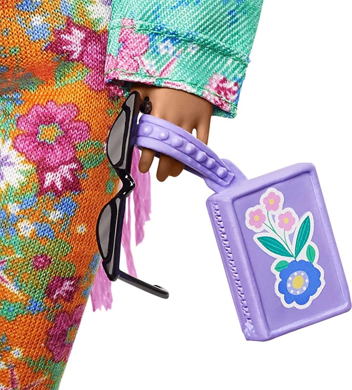 Barbie GXF09 - Extra Puppe, Pinke Flechtzöpfe, in Floral bedruckter Jacke & Hose, DJ Haustier-Maus,