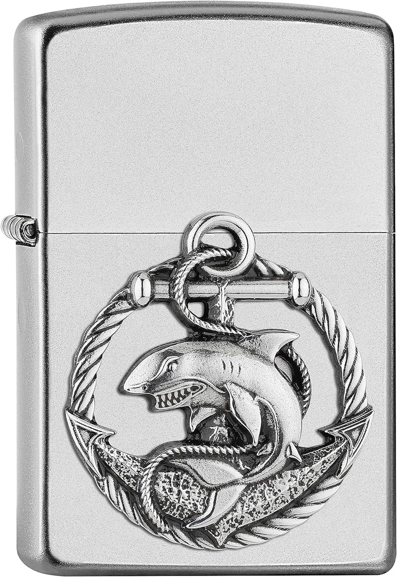 ZIPPO 2007130 – Shark Emblem, Satin Chrome – Benzin Sturm-Feuerzeug, nachfüllbar, in hoch-wertiger G