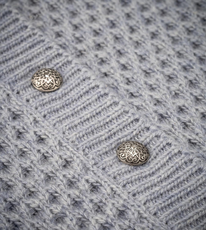 Damen Trachten Strickjacke Jette – Elegante &amp; taillierte Trachtenjacke/Dirndl-Jacke aus Wolle im Lan