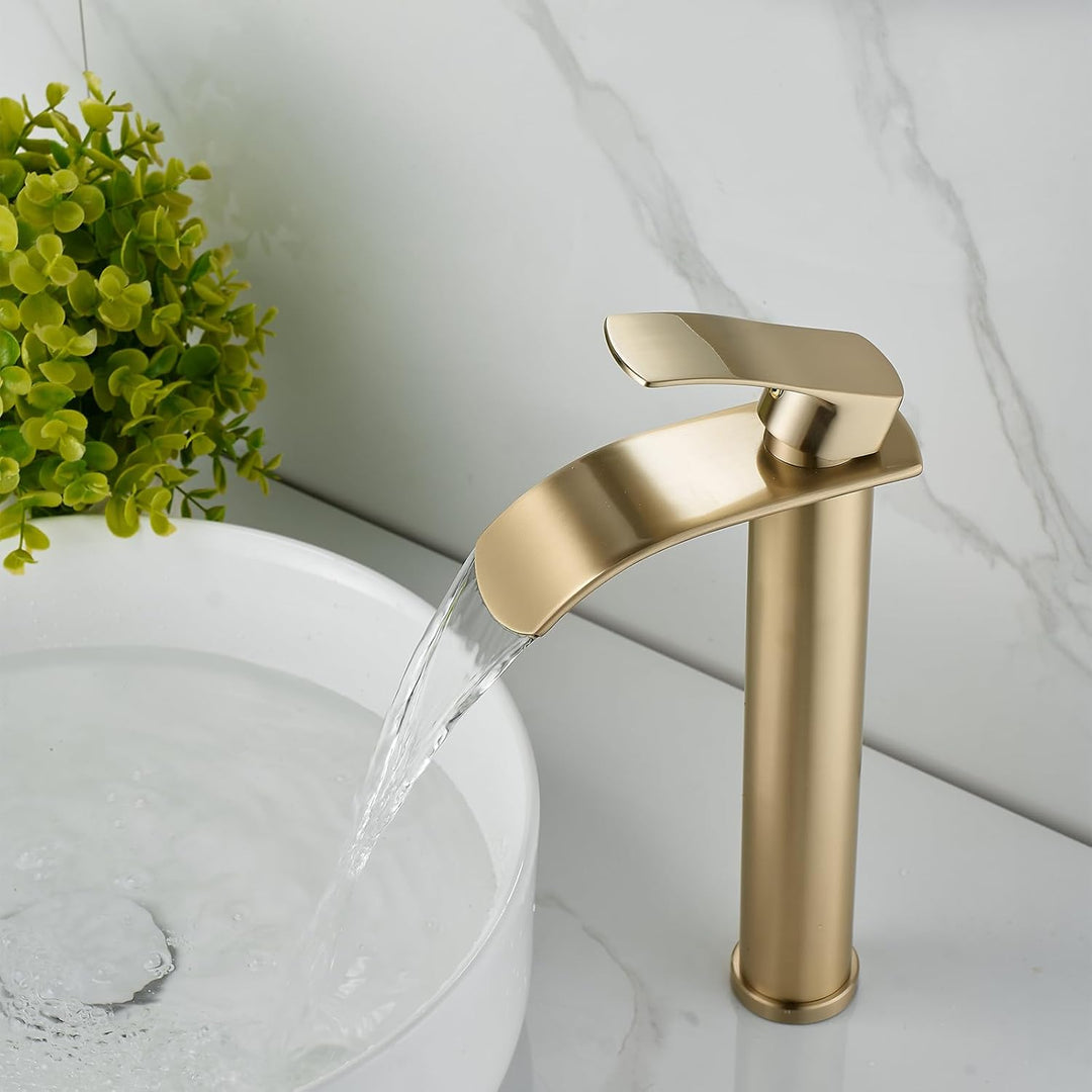 Moderne Wasserfall Küchenarmatur, Hoch Auslauf in gebürstetem Gold, Messing-Körper mit 3/8" Anschlüs