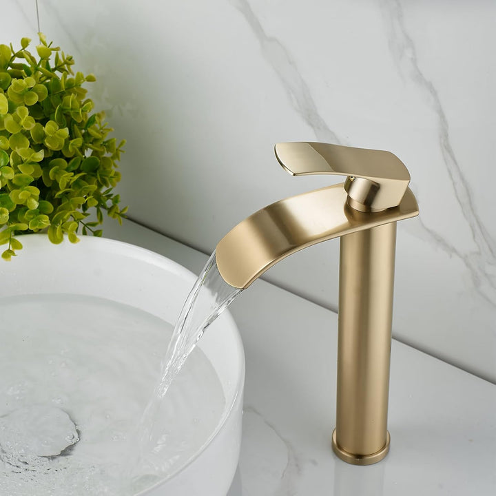 Moderne Wasserfall Küchenarmatur, Hoch Auslauf in gebürstetem Gold, Messing-Körper mit 3/8" Anschlüs