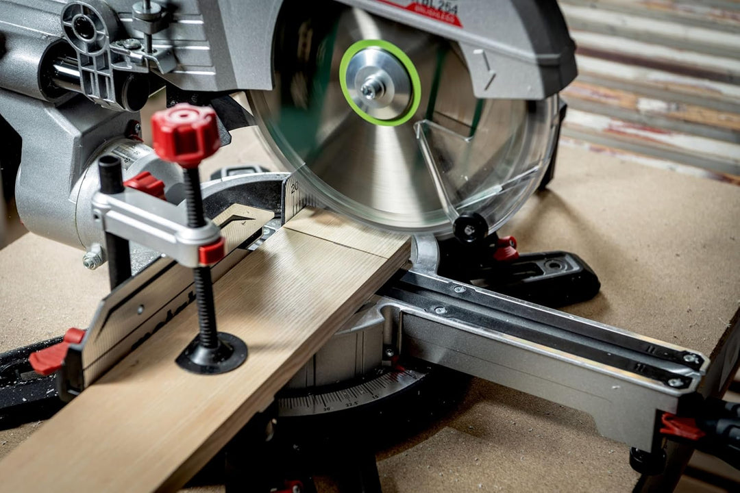 Metabo KGS 18 LTX BL 254 AkkuKappsäge (18V 1x4Ah Li-Power Ladegerät ASC 55 Karton mit Zugfunktion, r