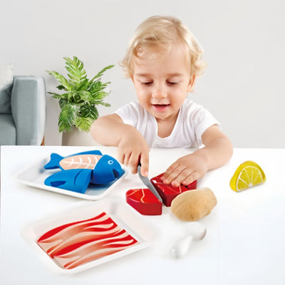 Hape Fisch & Fleisch Set von Hape| Fantasiespiel aus Holz Lebensmittel-Set für Kinder, Kochset mit Z