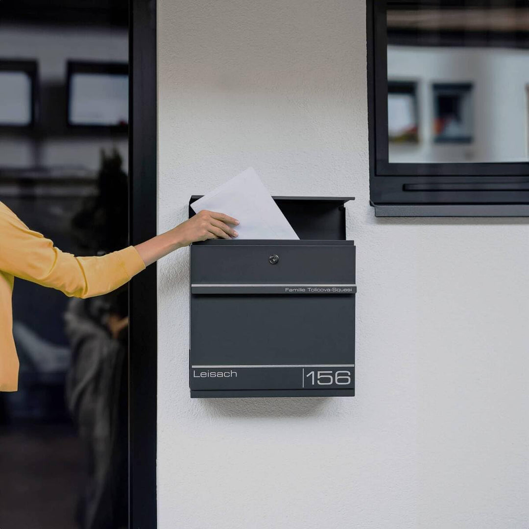 Metzler Briefkasten Anthrazit RAL7016 mit Zeitungsfach - Personalisiert Laser Gravur - Postkasten mi