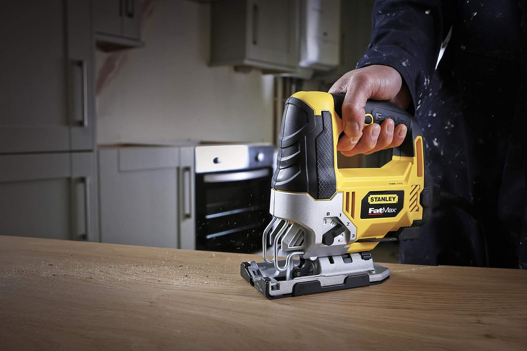 Stanley FatMax Pendelhubstichsäge FME340K (710W, 3-stufiger Pendelhub, mit Frontgebläse, werkzeuglos