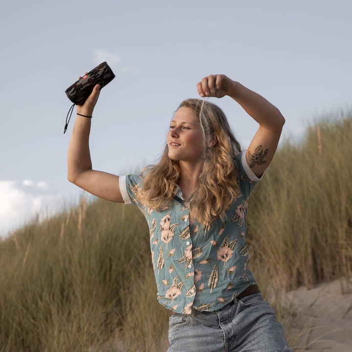 JBL Flip 5 Bluetooth Box in Schwarz – Wasserdichter, portabler Lautsprecher mit umwerfendem Sound –