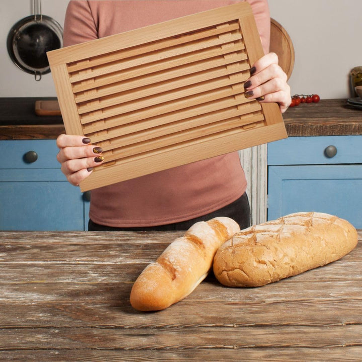 Brotschneidebrett Made in EU mit Krümelgitter & Griffmulden aus Buchenholz geölt - 40x25 cm, Schneid