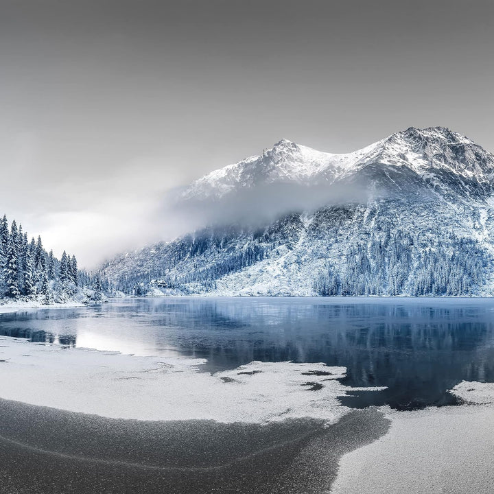 Pixxprint Glasbild | Wandbild auf Echtglas | Winterlandschaft mit gefrorenem Bergsee B&W Detail | 40