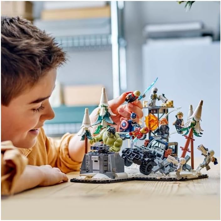 LEGO Marvel Avengers Assemble: Age of Ultron, BAU- und Spielset mit 8 Superhelden-Minifiguren wie Th