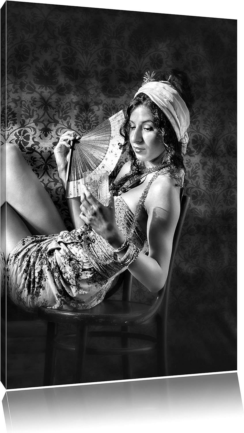 Pixxprint Monocrome, Frau mit Fächer und Drink in der Hand, Format: 100x70 auf Leinwand, 100x70