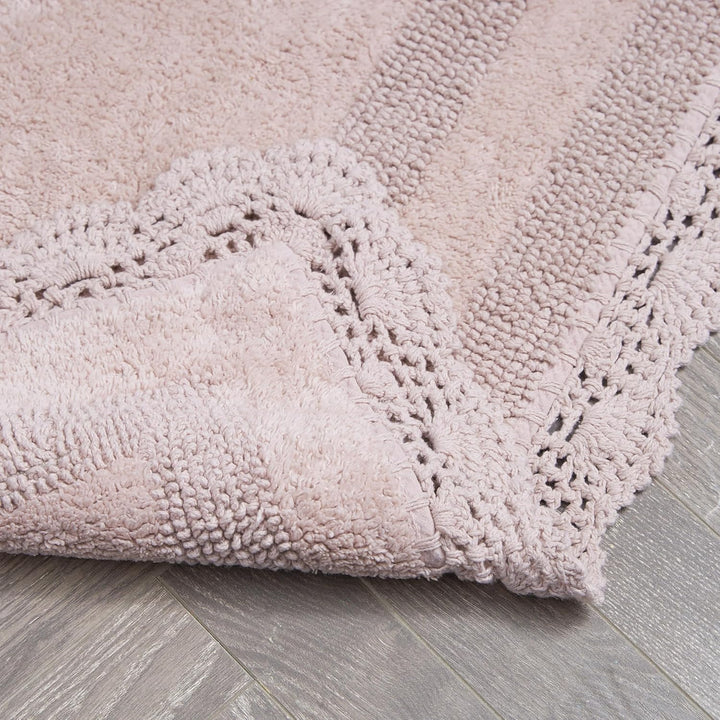 Laura Ashley Crochet Cotton 24x40 Bath Rug, Blush Blush 61 x 102 cm (Rechteckig), Blush 61 x 102 cm