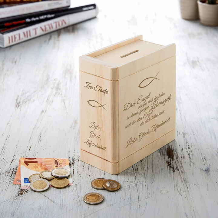 Casa Vivente Spardose aus Holz mit Gravur zur Taufe, Motiv Fische, Sparbüchse als Taufgeschenk für M