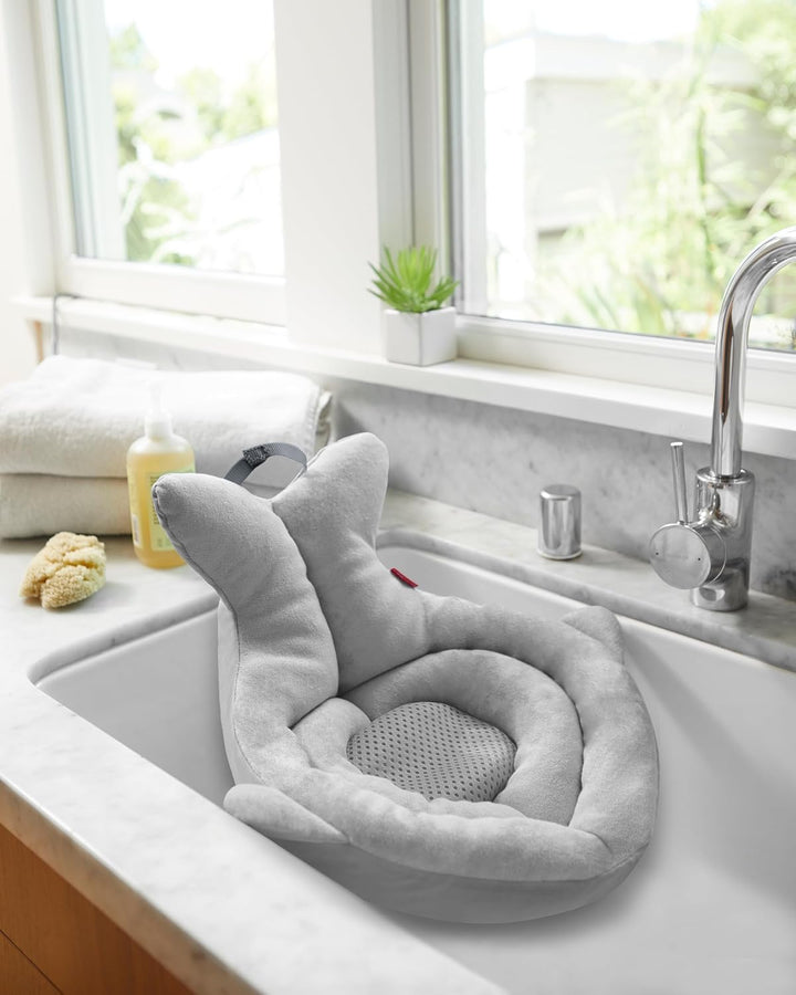 Skip Hop Moby Gepolsterte Waschbecken-Badewanne, Soft Babybadewanne, grau Graue weiche Waschbecken-B