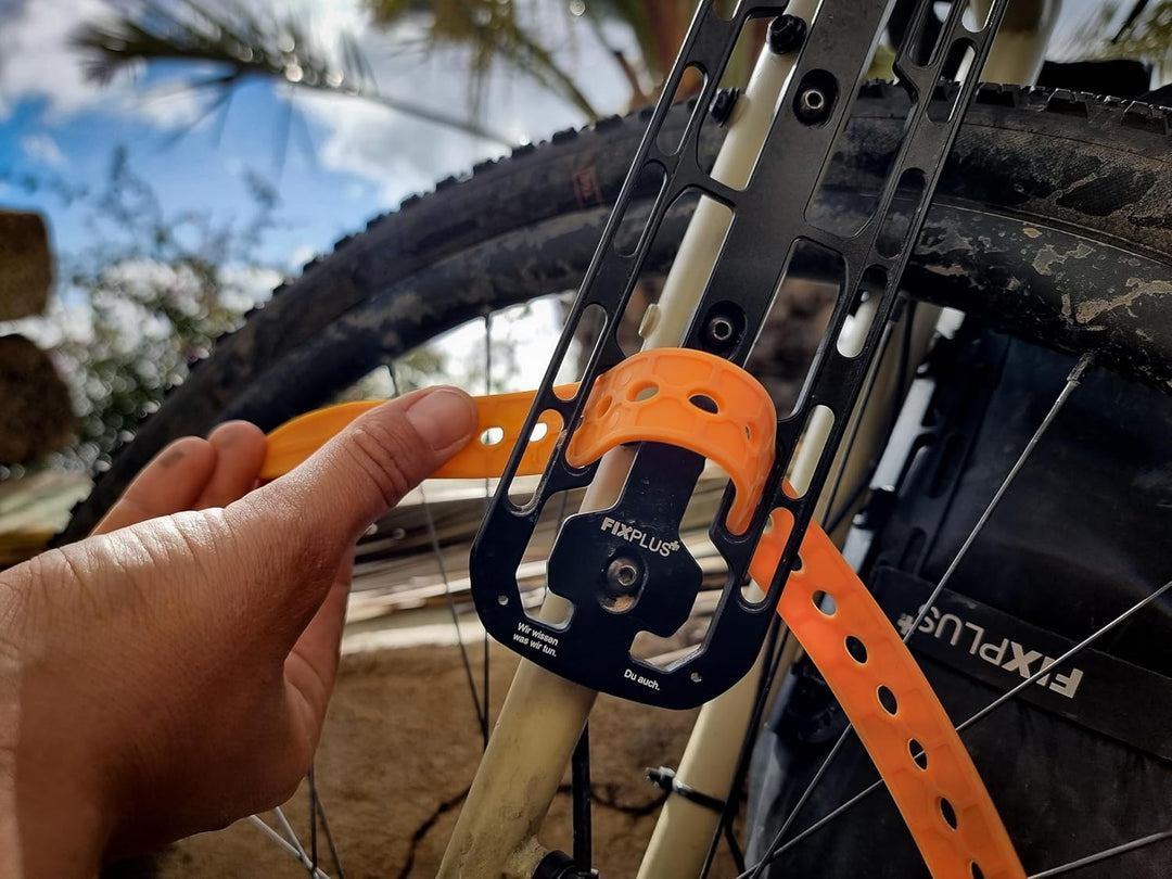 FIXPLUS+ bikepacking Cargo Cage M zur Anbringung an Ösen für den Flaschenhalter oder Ösen an der Gab