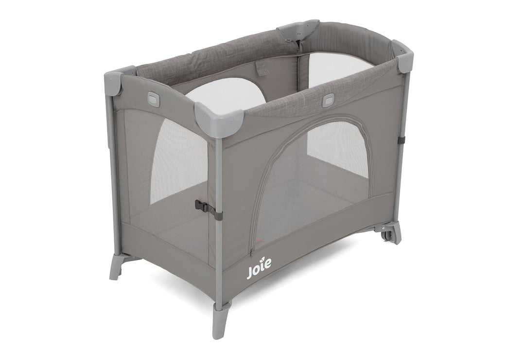 Joie Kubbie™ Sleep Reisebett, 2-in-1 Beistellbett, absenkbare Seite, herausnehmbarer Einsatz, kompak