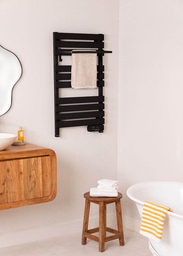 CREATE / WARM Towel 500W / Elektrischer Badheizkörper Schwarz mit Regal / 96,9x5x55cm / Für Boden od
