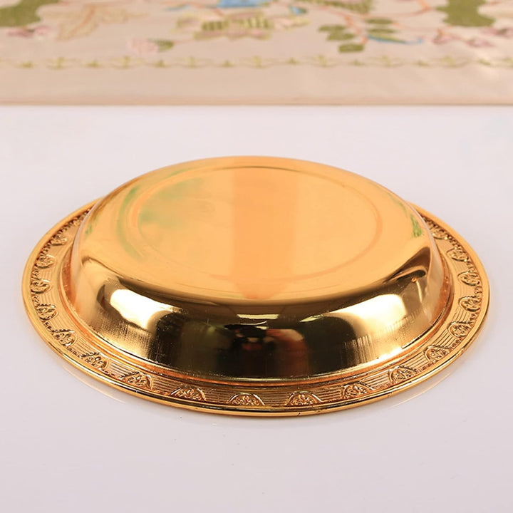 Servierteller aus Edelstahl mit Goldenem Prägemuster und Acryl mit Kuppel, Rustikaler Metallsockel,