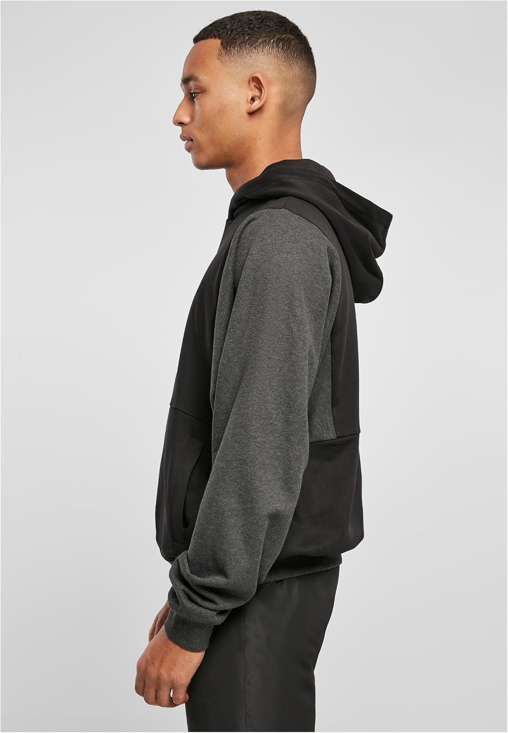 Urban Classics Cut On Sleeve Hoody, Männer Kapuzenpullover in Loose Fit Passform mit zwei Taschen an