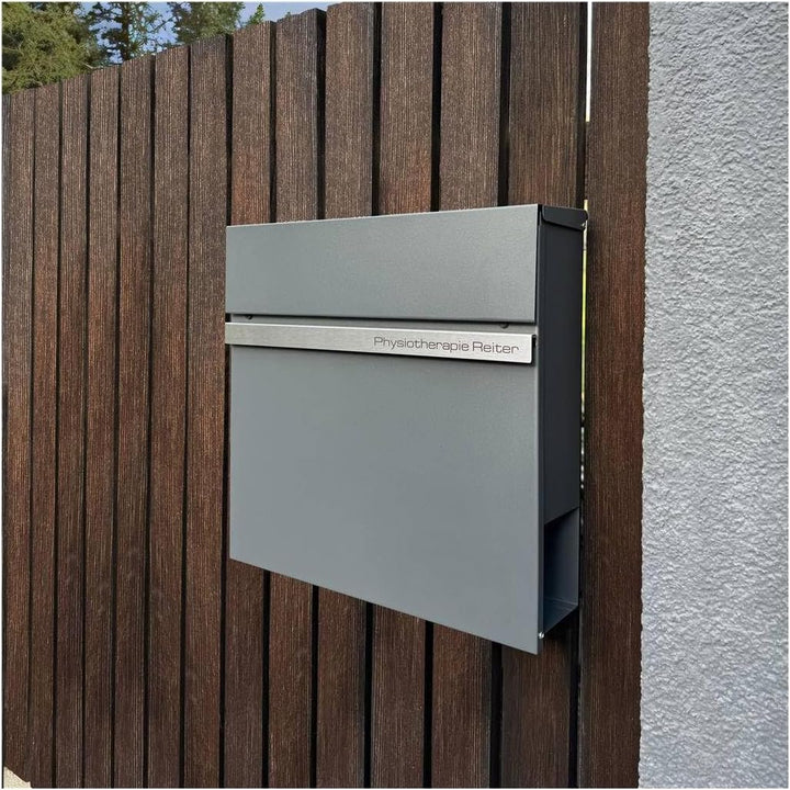 Metzler Briefkasten mit Zeitungsfach Grau - Personalisiert mit Edelstahl V2A Namensschild - Pulverbe