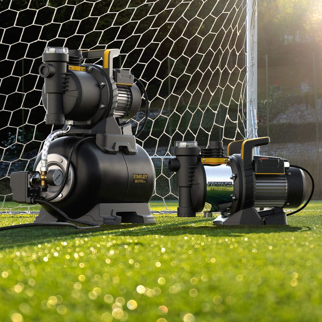 Stanley Selbstansaugende Pumpe SXGP900XFBE mit Behälter für Klarwasser (900 W,max. Förderleistung 3.