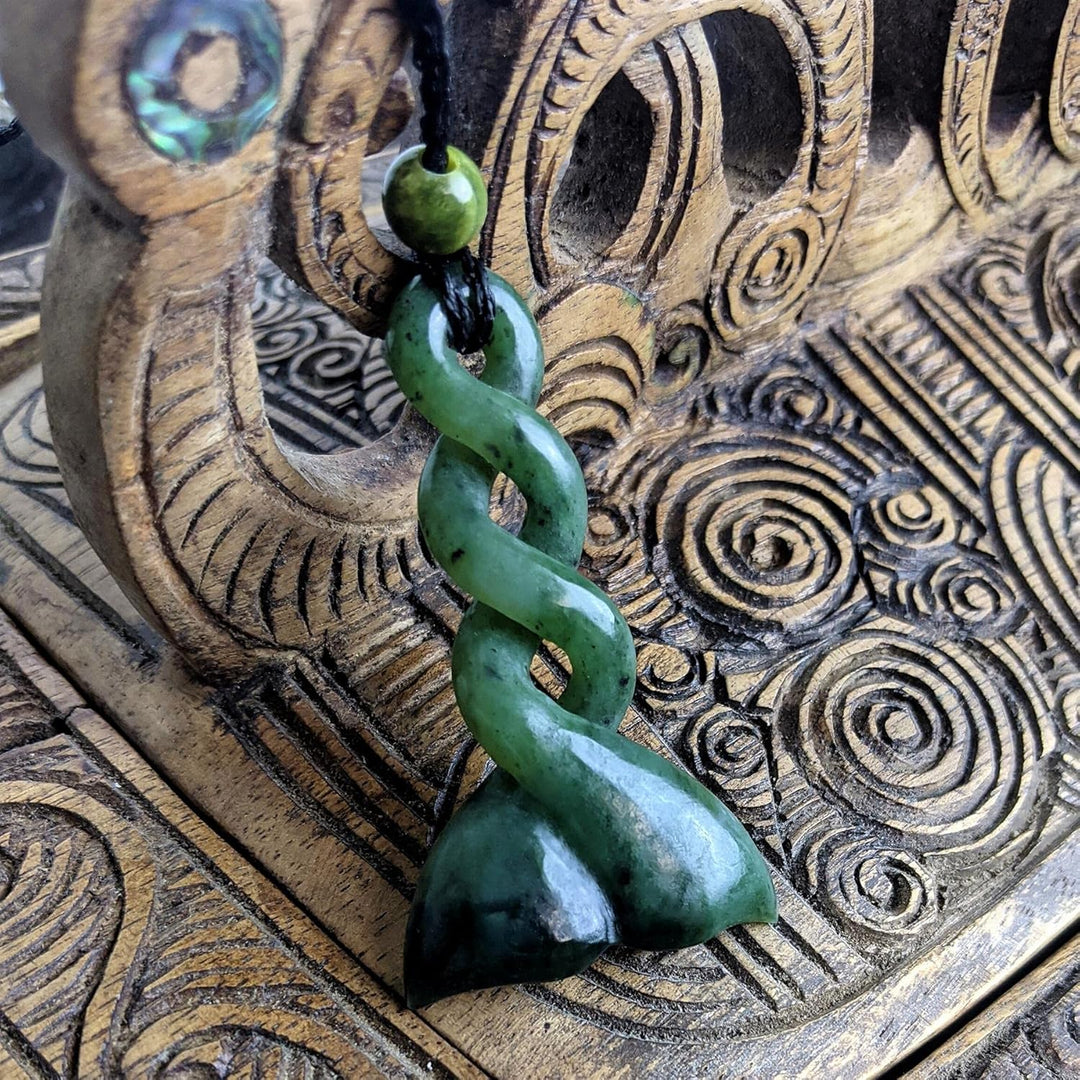 81stgeneration Anhänger Halskette Walfischschwanz Handgeschnitzte Nephrit-Jade für Damen und Herren