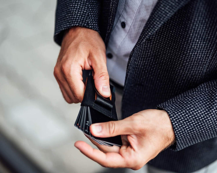 Jaimie Jacobs Nano Boy Pocket mit Gravur Slim Wallet Minimalistische Geldbörse mit Münzfach (Schwarz