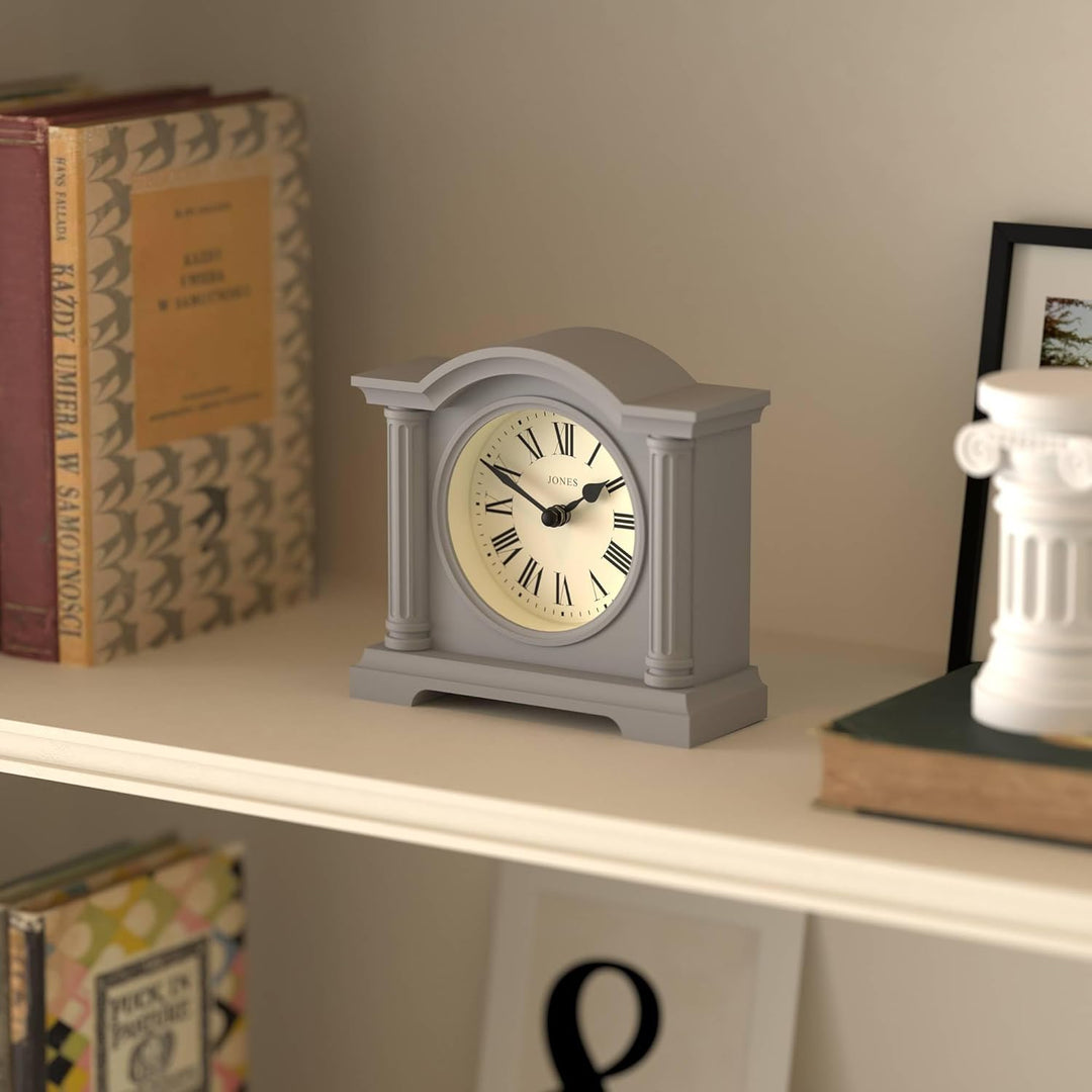 JONES CLOCKS® Kensington Kaminuhr | Klassische Uhr mit gewölbtem Oberteil | Grau | Stilvoll & modern