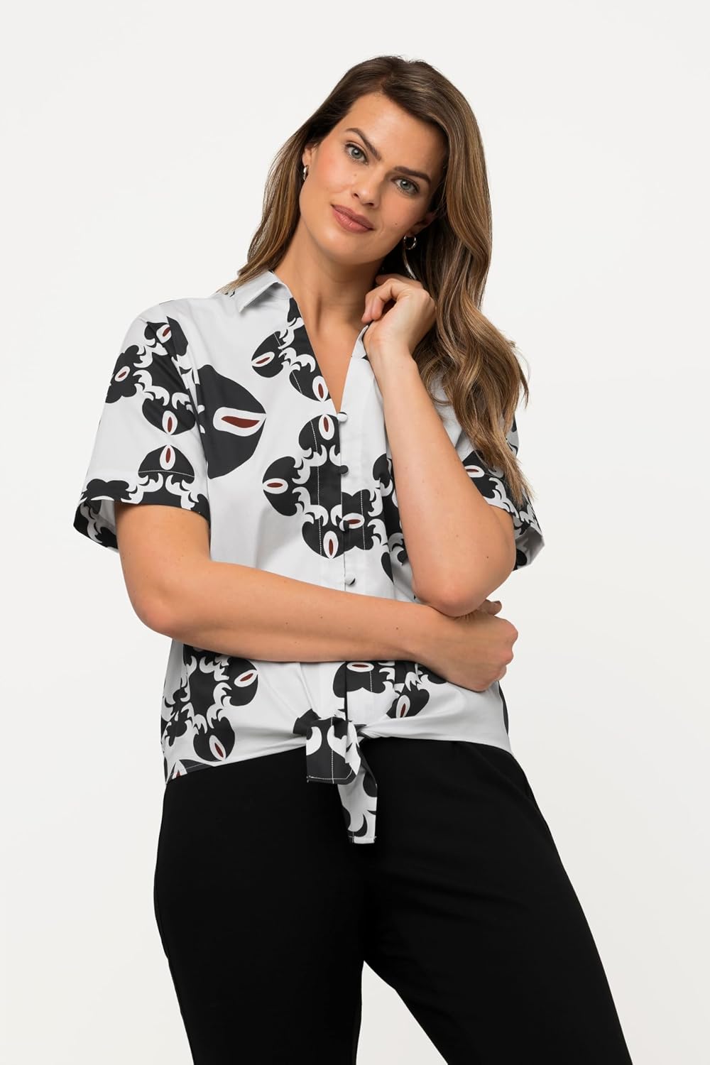 Ulla Popken Damen grosse Grössen Übergrössen Plus Size Bluse, grafischer Druck, Saumknoten, Hemdkrag