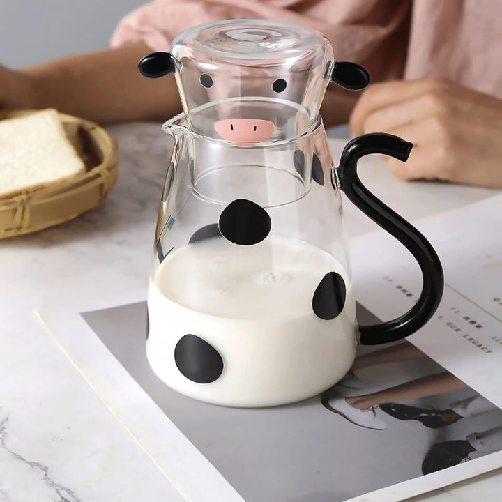 BESTonZON Glaskrug mit Tasse Kuh Figur Glaskaraffe Glaskanne Wasserkrug Eistee Kanne Saftkrug Getr?n