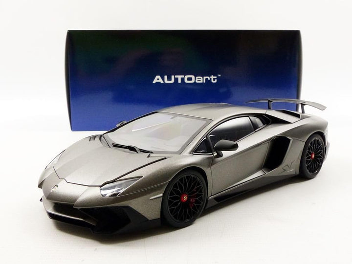 AUTOart – 74554 – Modellbau – Lamborghini Aventador LP750 – 4 SV – 2015 – Echelle 1/18, grau matt Gr