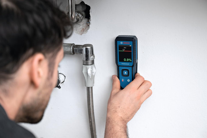 Bosch Professional Feuchtemessgerät GMM 1-15 (nicht-invasiv, misst 37 Holzarten und 10 Baustoffe, Sc