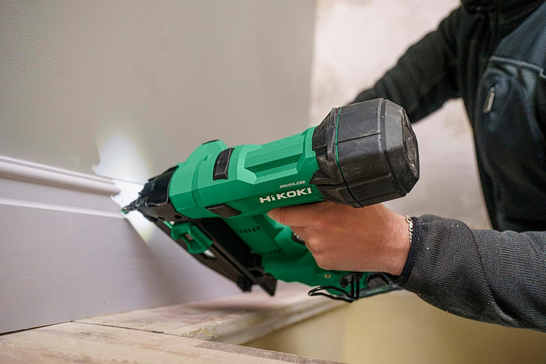 HiKOKI Akku-Stiftnagler 0° - 18 V, 25-64 mm Nägel, 16 Gauge - Kompakt, leicht, leistungsstark, LED-L