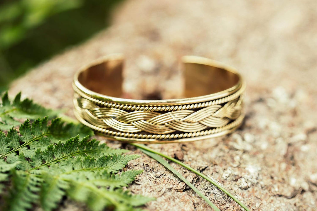 WINDALF Breiter Handmade Vintage Armreif ARAN Ø 6.7 cm Celtic Armschmuck mit Zopf Bohemia Freundscha