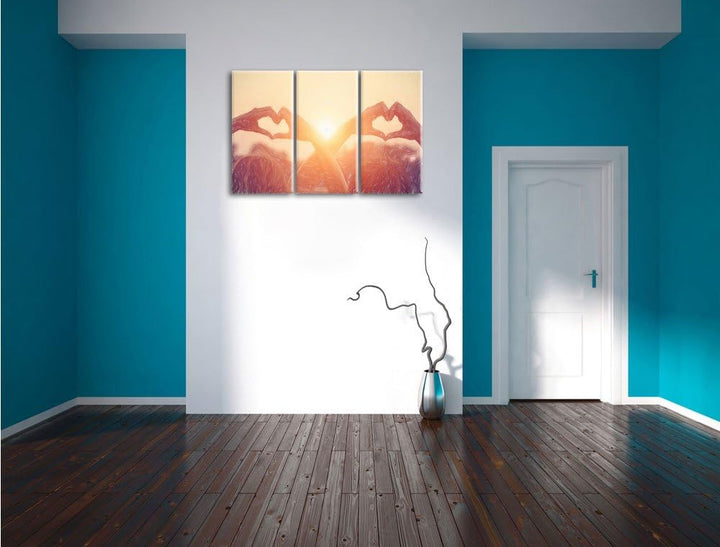 Pixxprint Zwei Mädchen Zeigen Herzmotiv bei Sonnenuntergang Kunst Buntstift Effekt 3-Teiler Leinwand