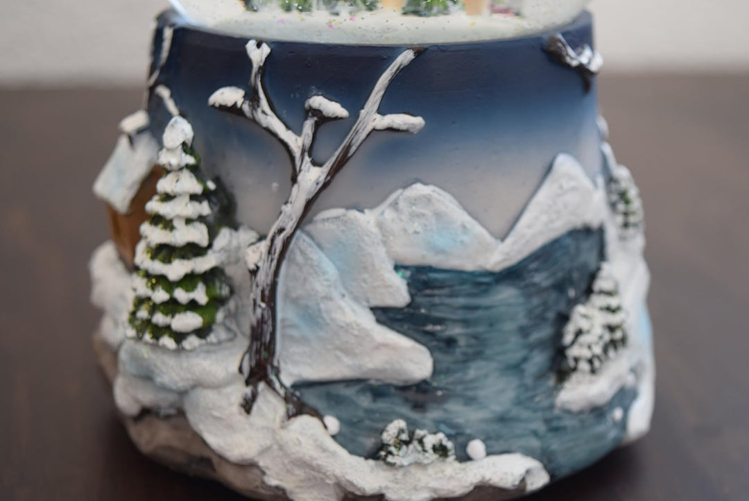 Dekohelden24 XXL Schneekugel mit Rotierung, Schneewirbel und Sound, Masse H/B/Ø Kugel: ca. 19,5 x 13