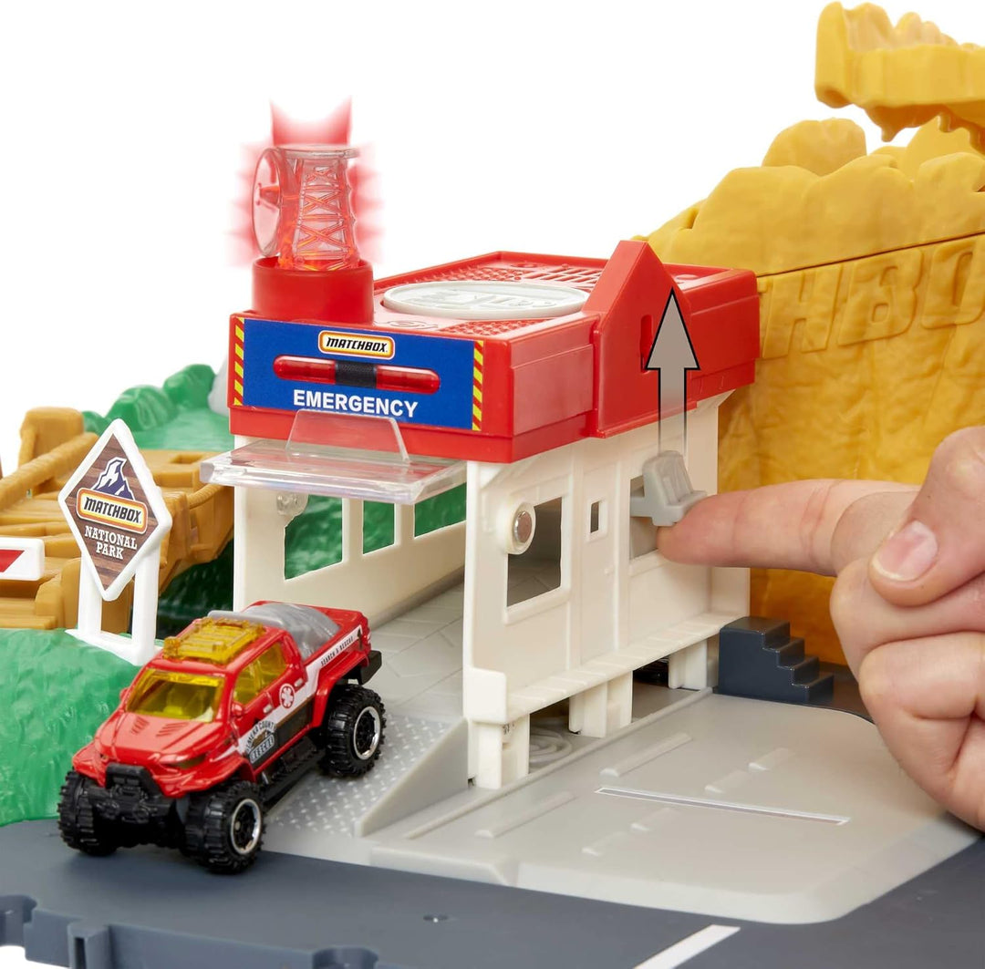 Matchbox HHH32 - Action Drivers-Spielsets, Fahrzeug im Massstab 1:64, interaktives Spielzeug mit Lic