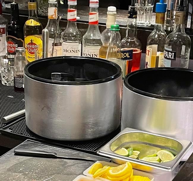 BARCRAFTERS Grosser Eiswürfelbehälter 10 Liter in gebürsteter Aluminiumoptik | Eisbox mit Deckel 3-t