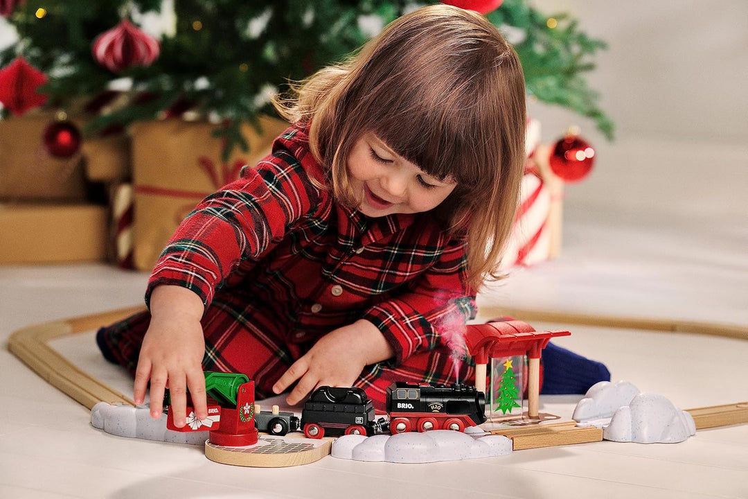 BRIO World 36014 Batterie-Dampflok Weihnachts-Set - Aus dem Schornstein der Lokomotive strömt kalter