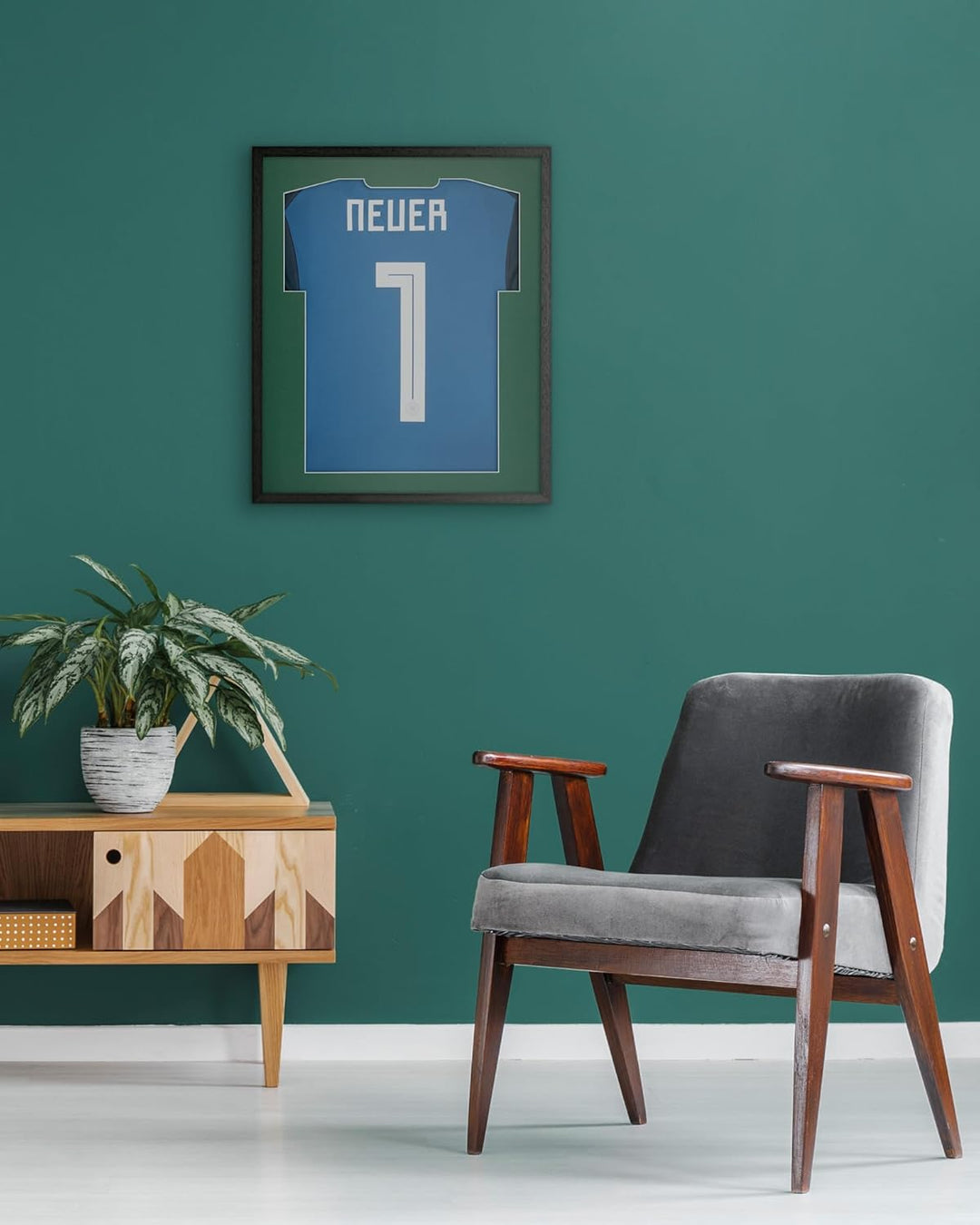 ARTIS - Bilderrahmen für Trikot - Trikotrahmen Fussball aus Holz - Objektrahmen 52,5x62,5x3 cm - Han