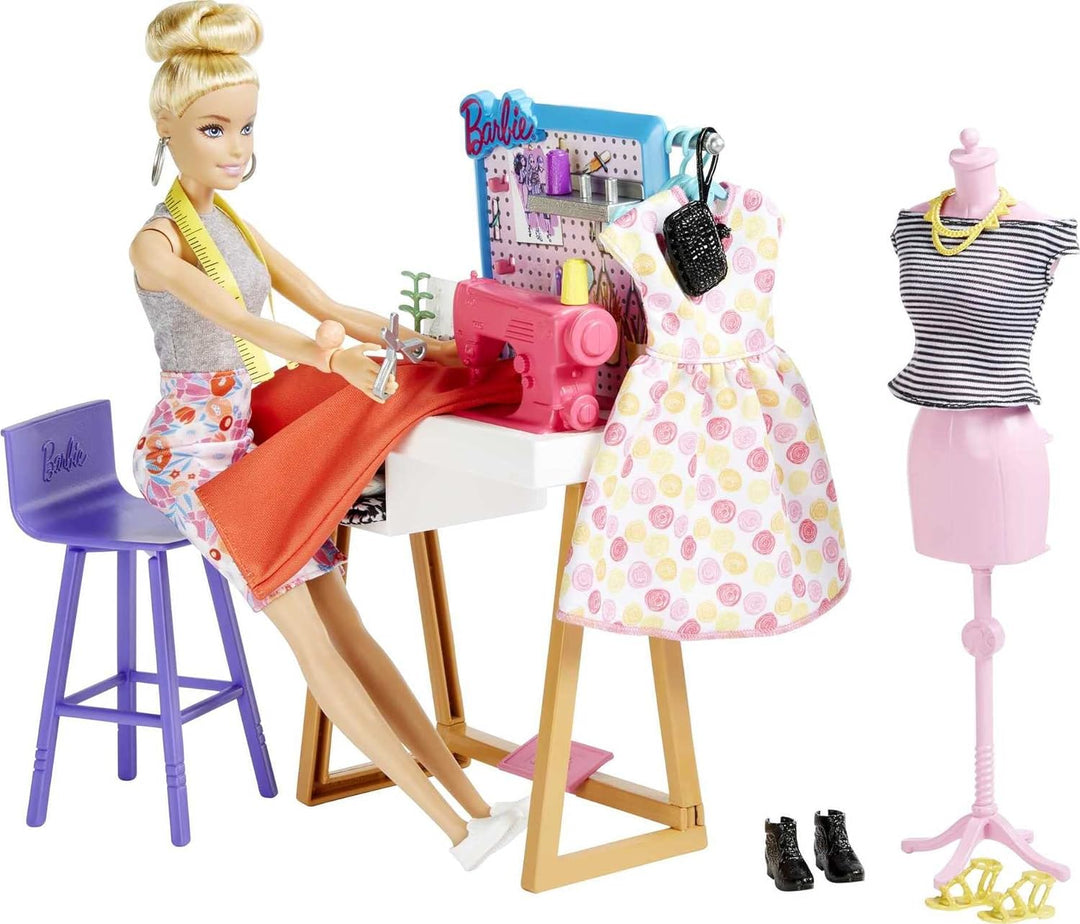 Barbie HDY90 - Modedesigner-Puppe (30,40 cm) & Studio, 25+ Design- und Modezubehör, Design-Schreibti