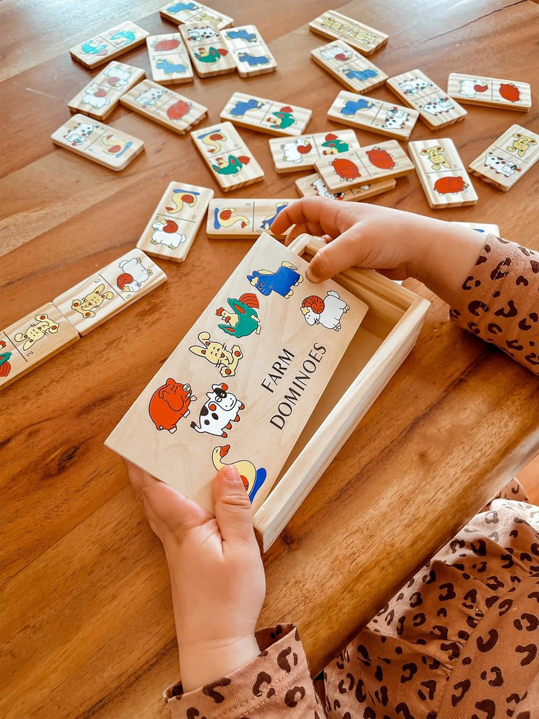 small foot Domino „Farm“ aus Holz, mit Bauernhof-Tiermotiven, in Holzbox mit Schiebedeckel, ab 3 Jah