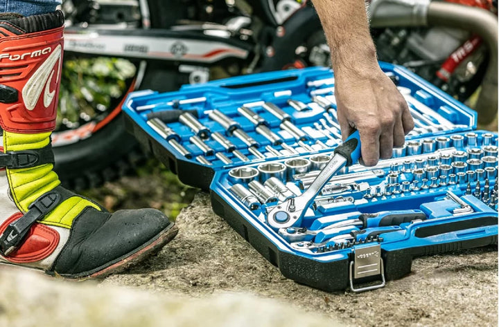 Högert Technik - Werkzeugset I Steckschlüssel, Bits und Zubehör I Hochqualitativem legiertem Cr-V-St