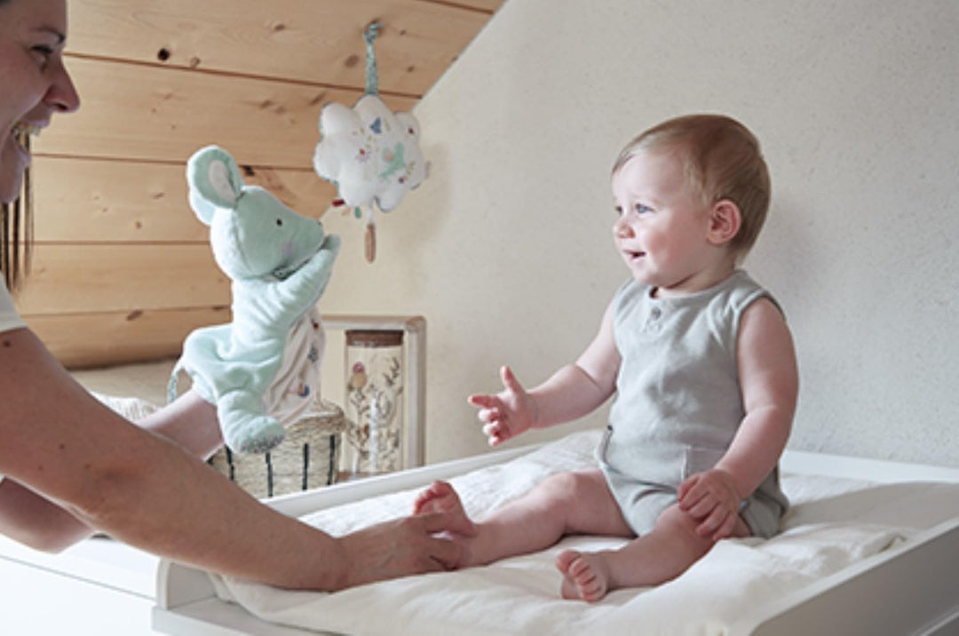 KALOO - Kleine Lieder – Schmusetuch mit grüner Maus – Schmusetuch für Babys – Plüsch Handpuppe 24 cm