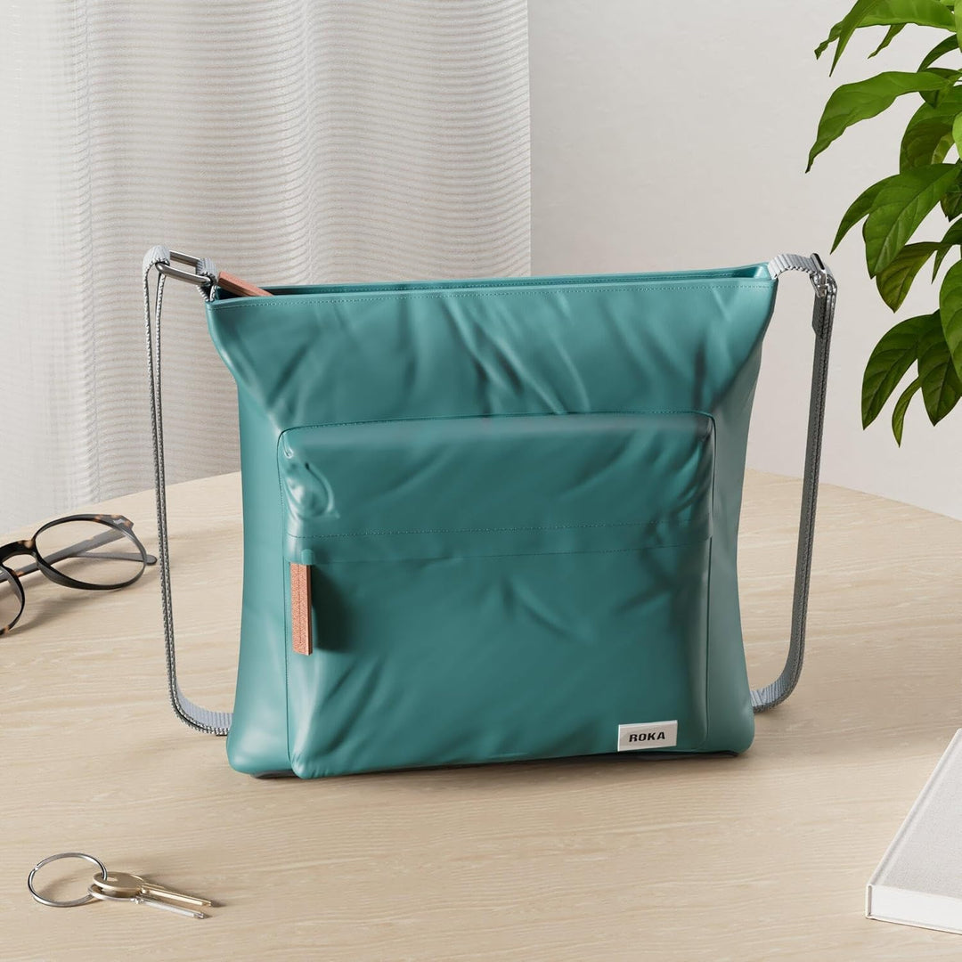 Roka London Kennington Sustainable Crossbody M Blaugrün, M Blaugrün