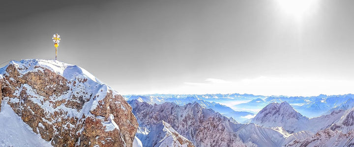 Glasbild Panorama | Wandbild aus Echtglas | Zugspitze im Sonnenlicht | 100x40 cm | inkl. Aufhängung