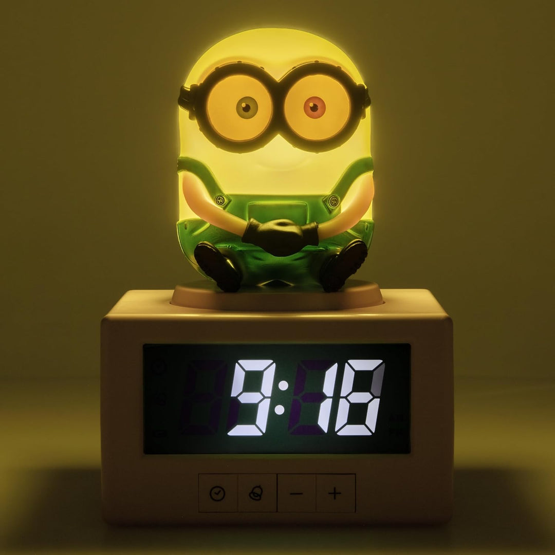 Paladone Minions Bob Symbol, Wecker – 14 cm Digitaluhr mit Nachtlicht, batteriebetrieben