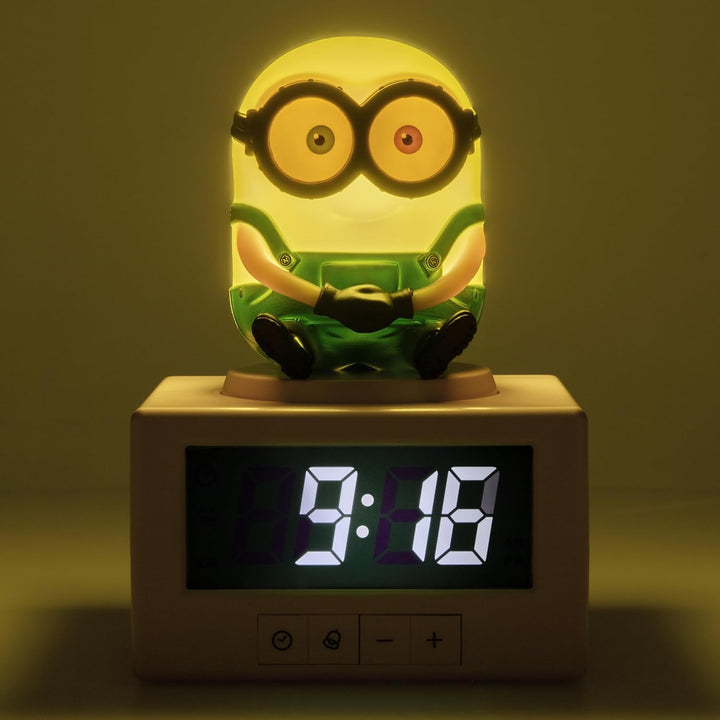 Paladone Minions Bob Symbol, Wecker – 14 cm Digitaluhr mit Nachtlicht, batteriebetrieben