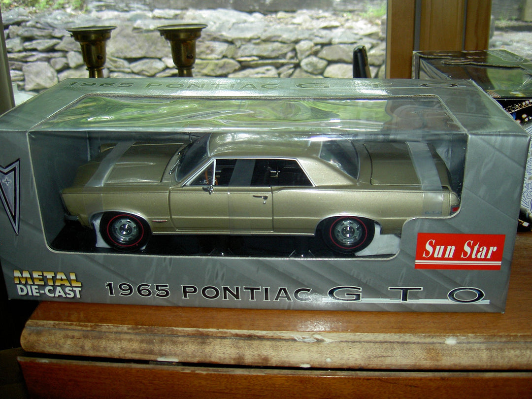 Pontiac GTO, met.-DKL.-beige, 1965, Modellauto, Fertigmodell, Sun Star 1:18