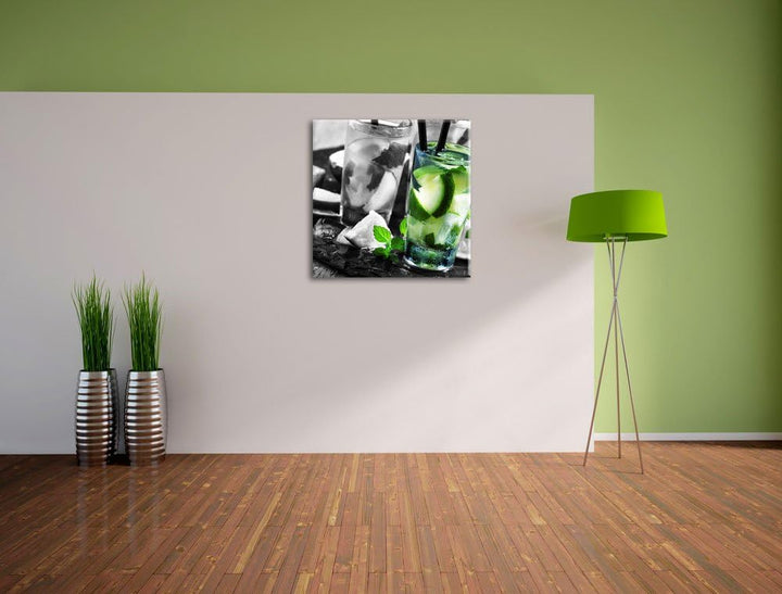 Pixxprint Erfrischende Caipirinhacocktails auf Tablett schwarz/weiss, Format: 70x70 auf Leinwand, XX