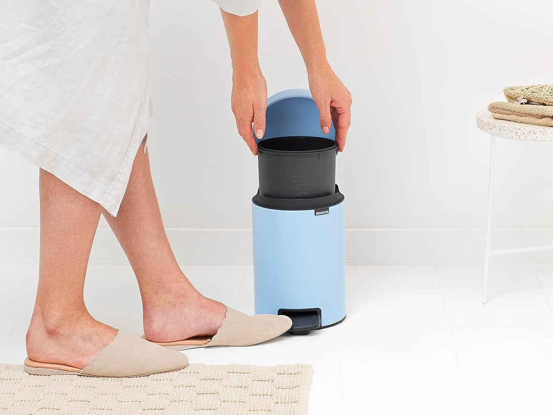 Brabantia - NewIcon Treteimer 3L - Kleiner Abfalleimer für Bad oder Toilette - Sanft Schliessender D